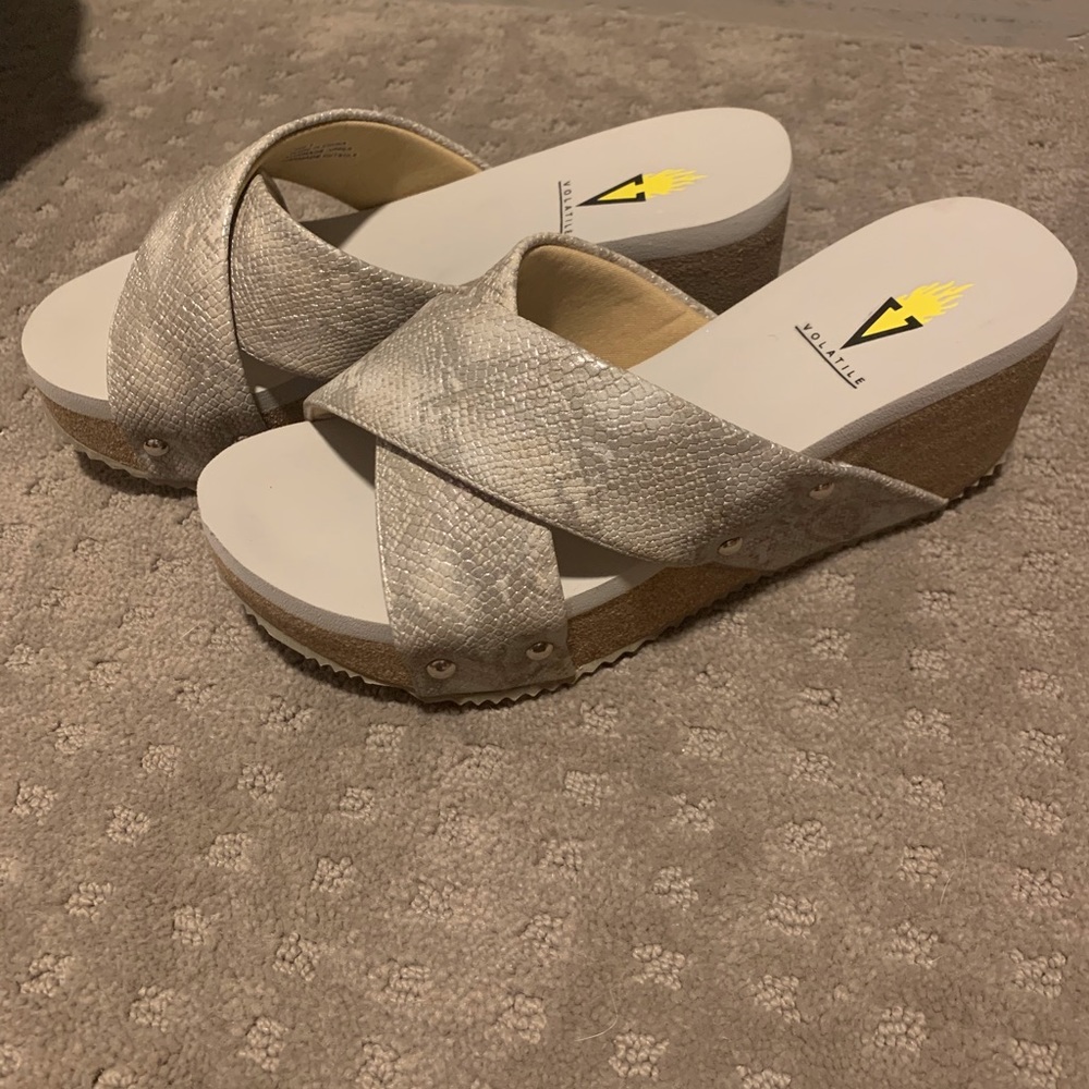 Silver Snake Print Size Wedges 6